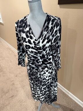 Tommy Bahama leopard print v neck dress size M